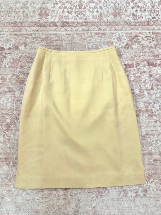 Liz Claiborne Dresses & Skirts - Vintage 🌼 100% Silk Butter Yellow Liz Claiborne Skirt W/ Pockets